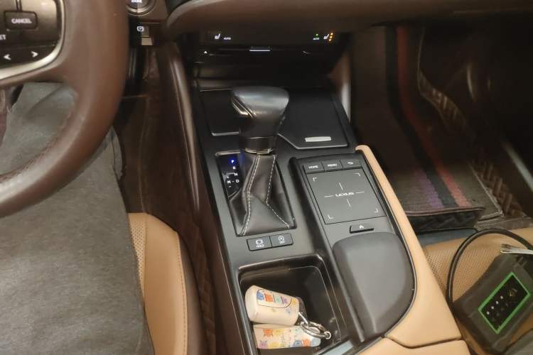Used Lexus ES 2020 200 Excellence Edition Gear Lever