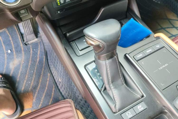 Used Lexus ES 2020 300h Deluxe Edition Gear Lever