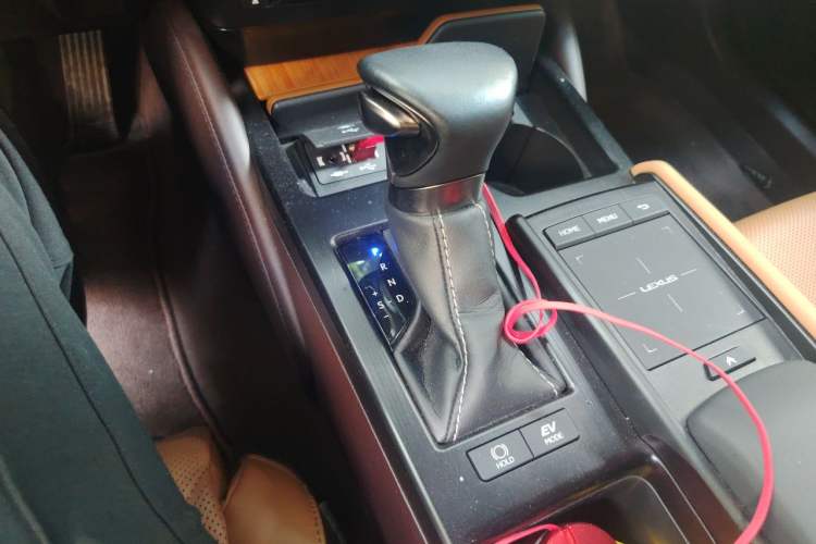 Used Lexus ES 2020 300h Deluxe Edition Gear Lever