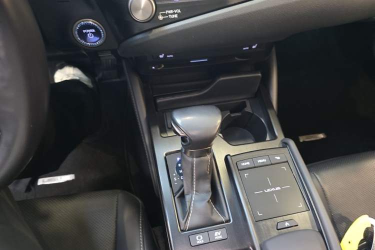 Used Lexus ES 2020 300h Premier Edition Gear Lever