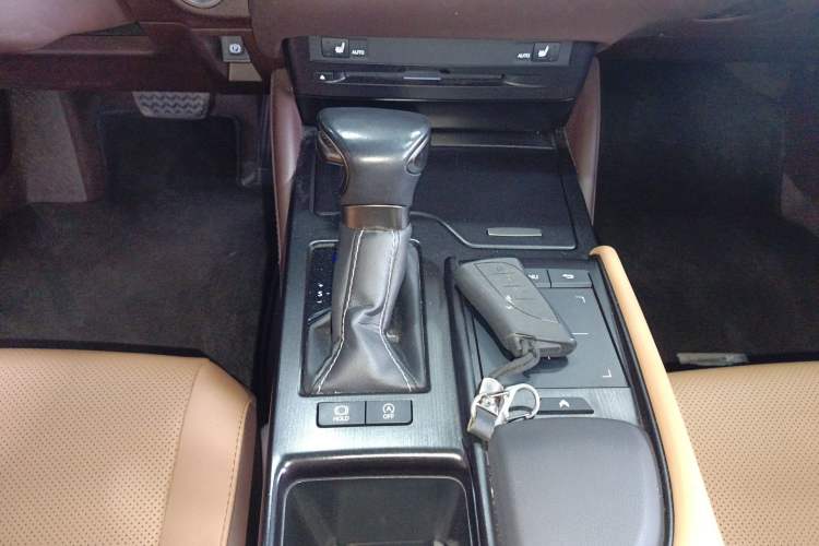Used Lexus ES 2020 260 Excellence Edition Gear Lever