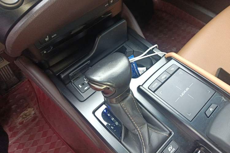 Used Lexus ES 2020 300h Premier Edition Gear Lever