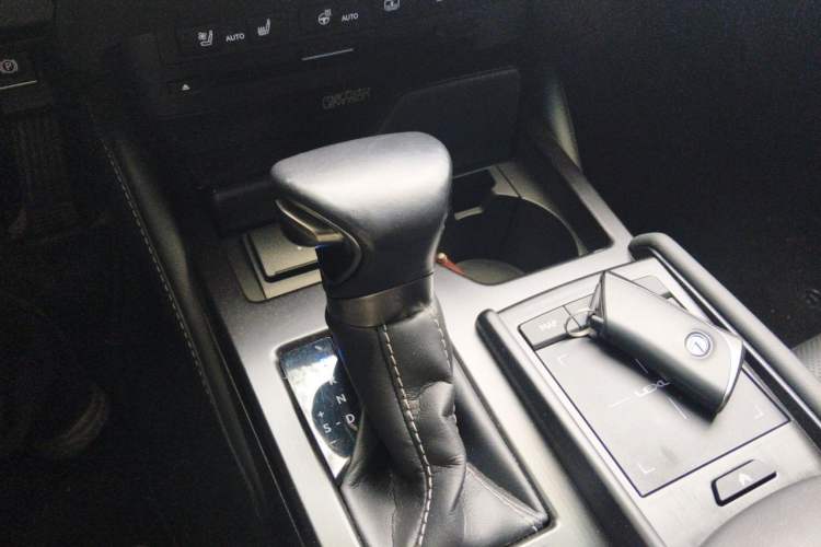 Used Lexus ES 2020 300h Executive Edition Gear Lever