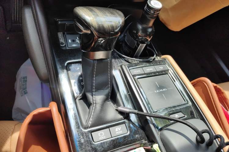 Used Lexus ES 2020 300h Deluxe Edition Gear Lever