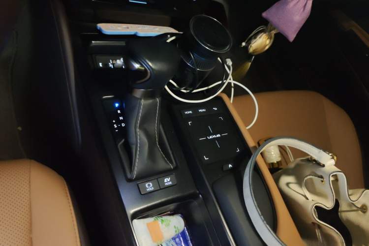 Used Lexus ES 2020 300h Premier Edition Gear Lever