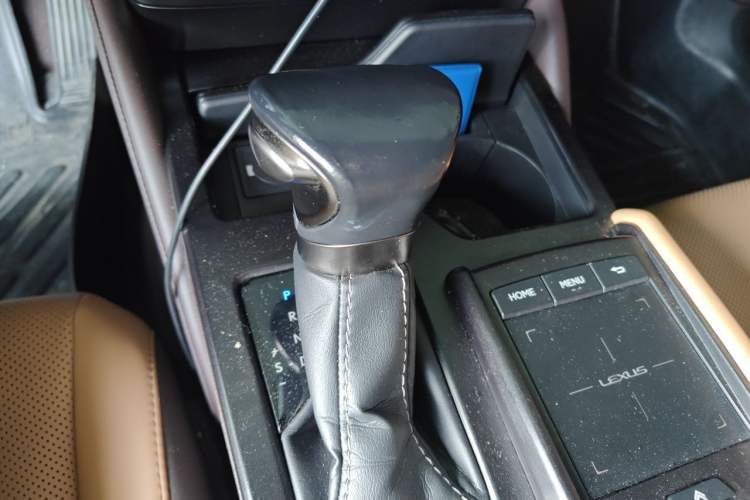 Used Lexus ES 2020 300h Premier Edition Gear Lever