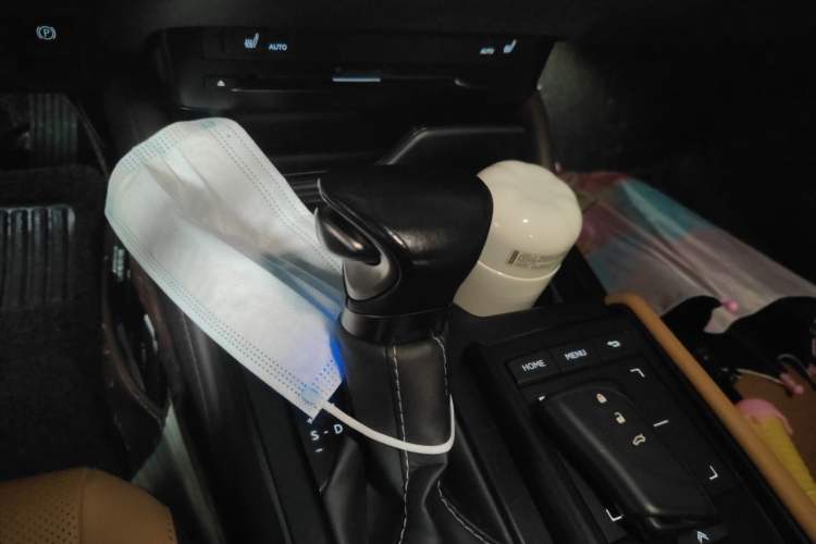 Used Lexus ES 2020 300h Premier Edition Gear Lever