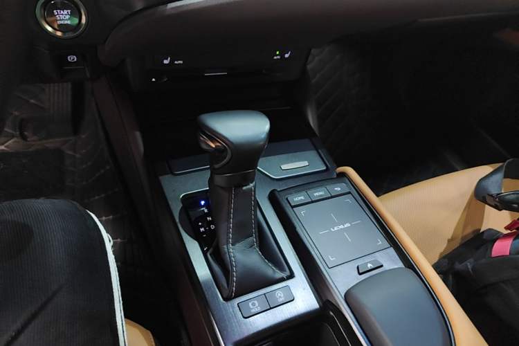 Used Lexus ES 2020 200 Excellence Edition Gear Lever