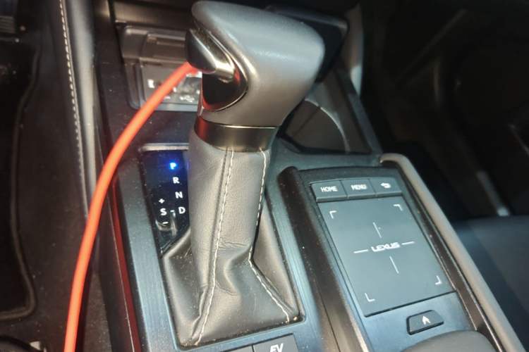 Used Lexus ES 2020 300h Premier Edition Gear Lever