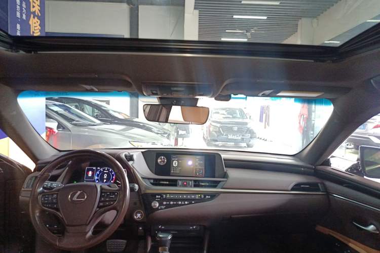Used Lexus ES 2020 260 Excellence Edition Headliner