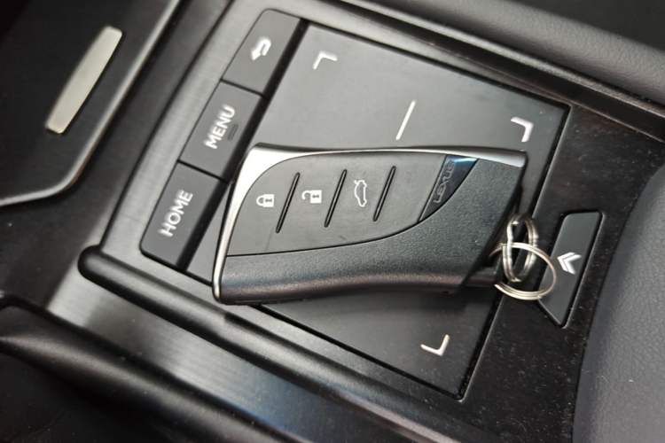Used Lexus ES 2020 300h Premier Edition Interior 1