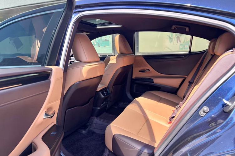 Used Lexus ES 2020 260 Excellence Edition Interior 1