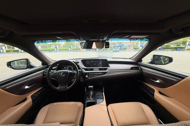 Used Lexus ES 2020 300h Premier Edition Interior 1