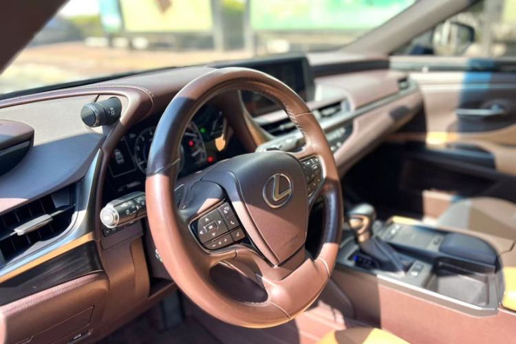 Used Lexus ES 2020 260 Excellence Edition Interior 2