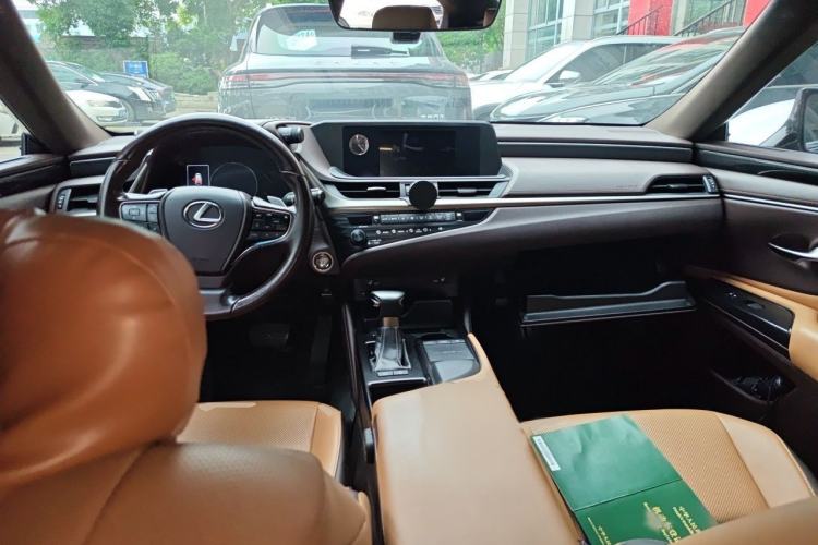 Used Lexus ES 2020 200 Excellence Edition Interior 2