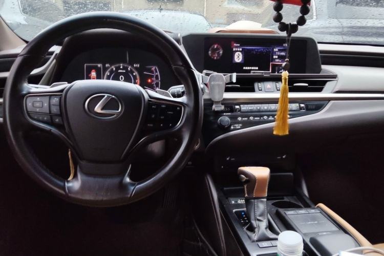Used Lexus ES 2020 200 Excellence Edition Interior 2