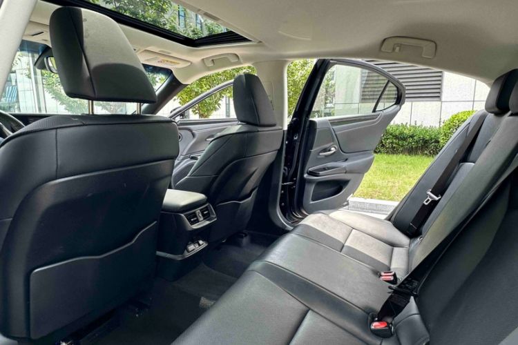 Used Lexus ES 2020 200 Excellence Edition Interior 2