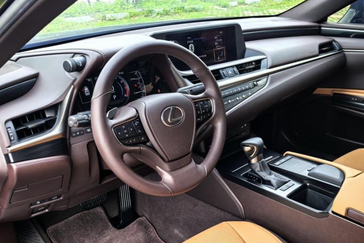 Used Lexus ES 2020 200 Excellence Edition Interior 2