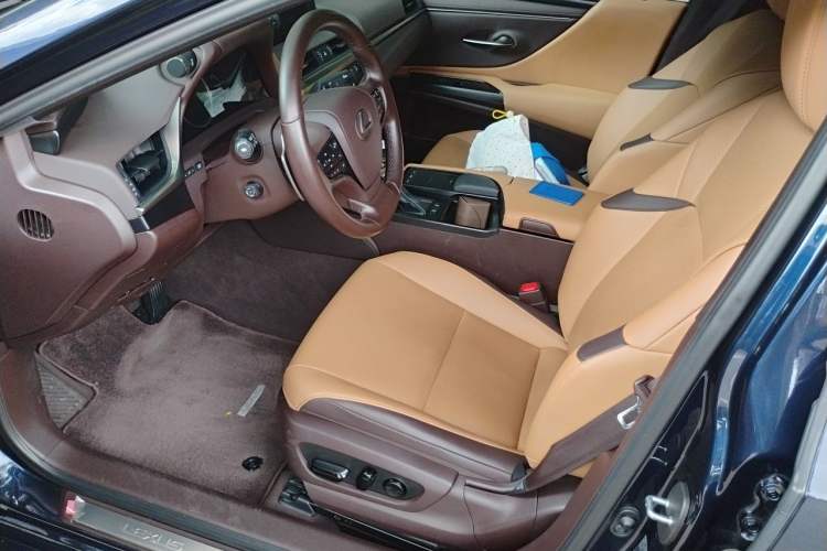 Used Lexus ES 2020 200 Excellence Edition Interior 3