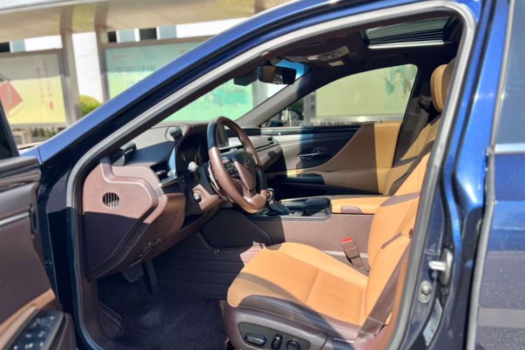Used Lexus ES 2020 260 Excellence Edition Interior 3