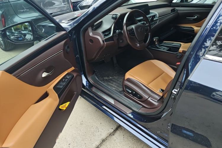 Used Lexus ES 2020 200 Excellence Edition Interior 3