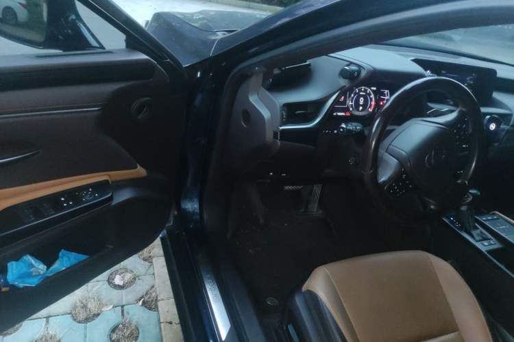 Used Lexus ES 2020 200 Excellence Edition Interior 3