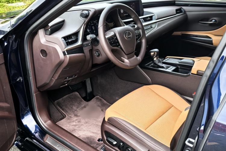 Used Lexus ES 2020 200 Excellence Edition Interior 3