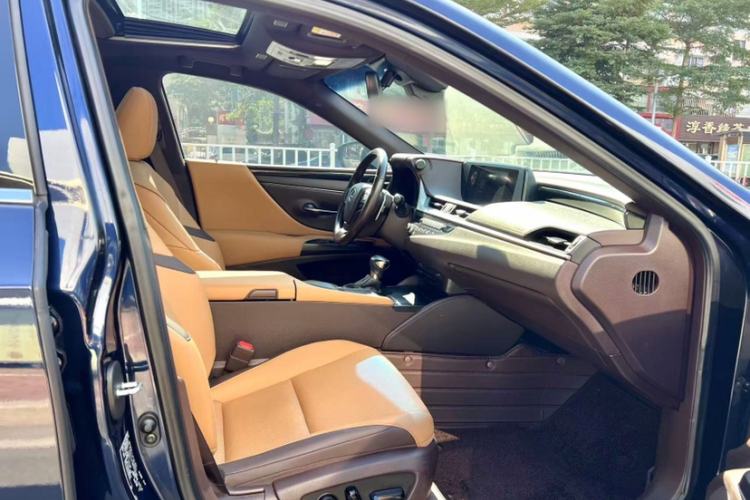 Used Lexus ES 2020 260 Excellence Edition Interior 4