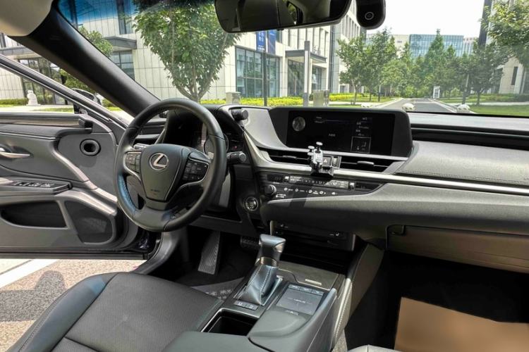 Used Lexus ES 2020 200 Excellence Edition Interior 4