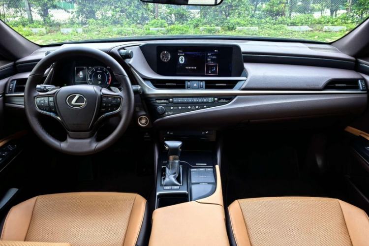 Used Lexus ES 2020 200 Excellence Edition Interior 4