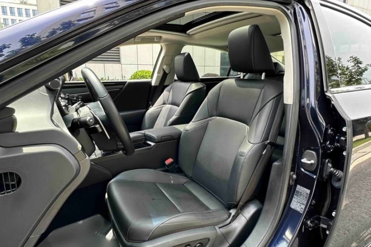 Used Lexus ES 2020 200 Excellence Edition Interior 8