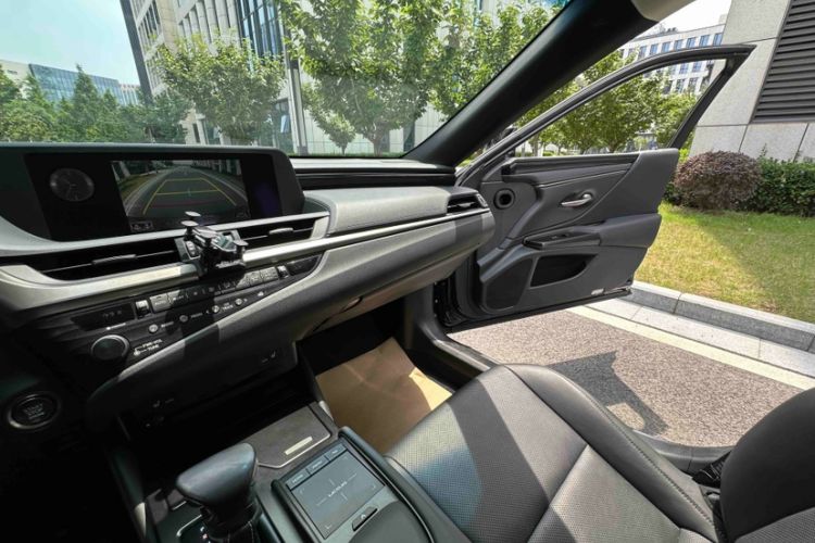 Used Lexus ES 2020 200 Excellence Edition Interior 9