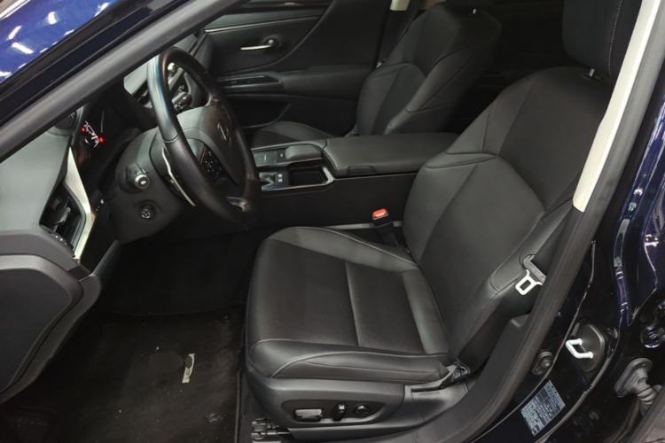 Used Lexus ES 2020 300h Premier Edition Left Front Seat