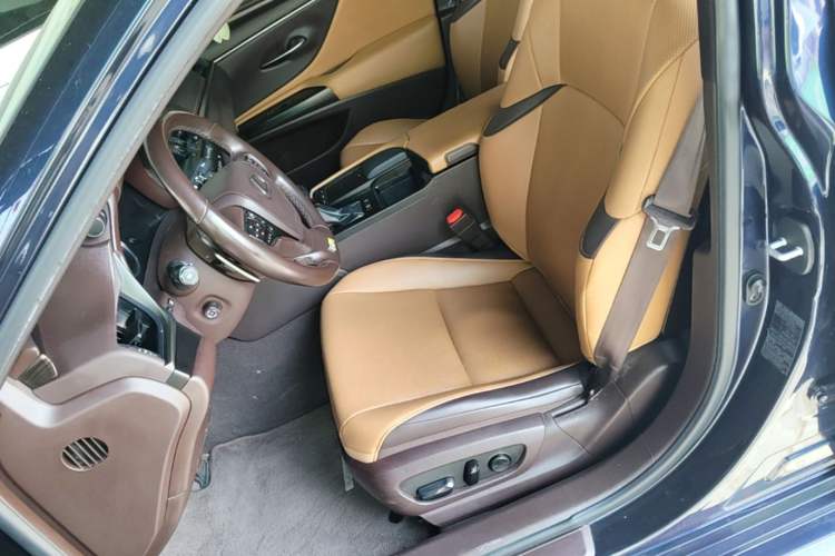 Used Lexus ES 2020 200 Excellence Edition Left Front Seat