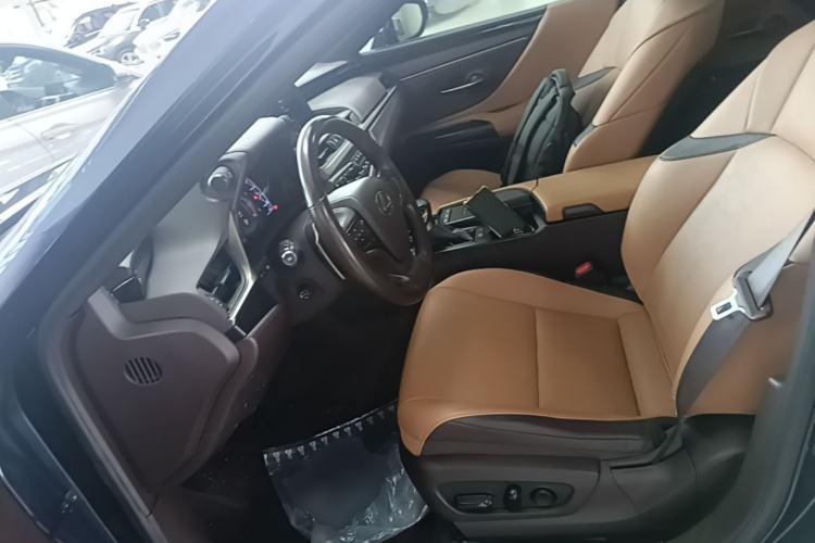 Used Lexus ES 2020 200 Excellence Edition Left Front Seat