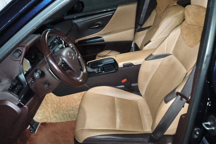 Used Lexus ES 2020 300h Premier Edition Left Front Seat