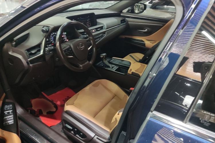 Used Lexus ES 2020 300h Deluxe Edition Left Front Seat