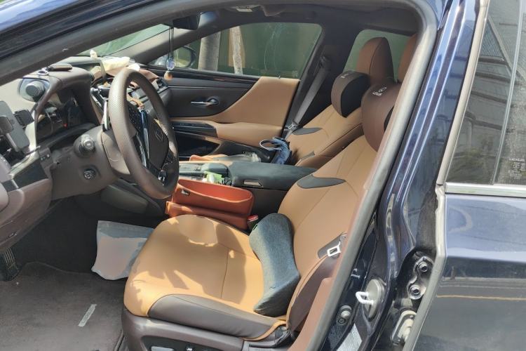 Used Lexus ES 2020 300h Deluxe Edition Left Front Seat