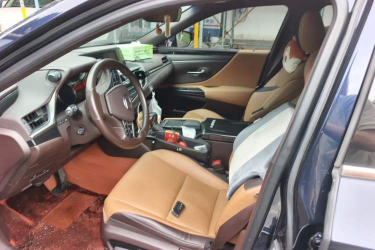 Used Lexus ES 2020 260 Excellence Edition Left Front Seat