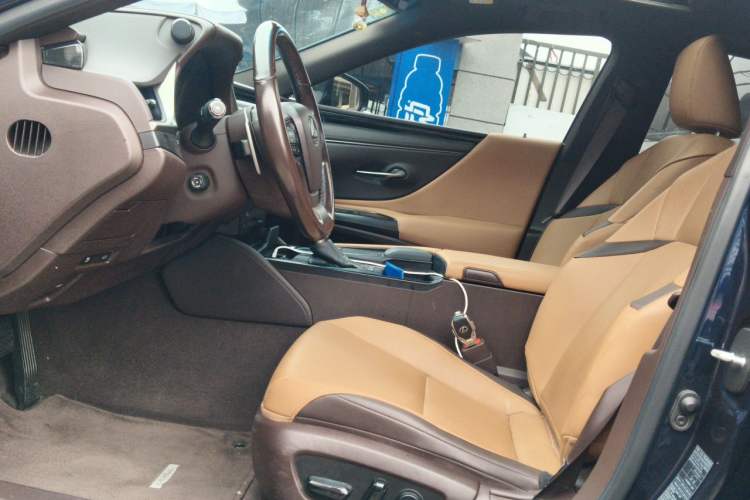 Used Lexus ES 2020 300h Premier Edition Left Front Seat