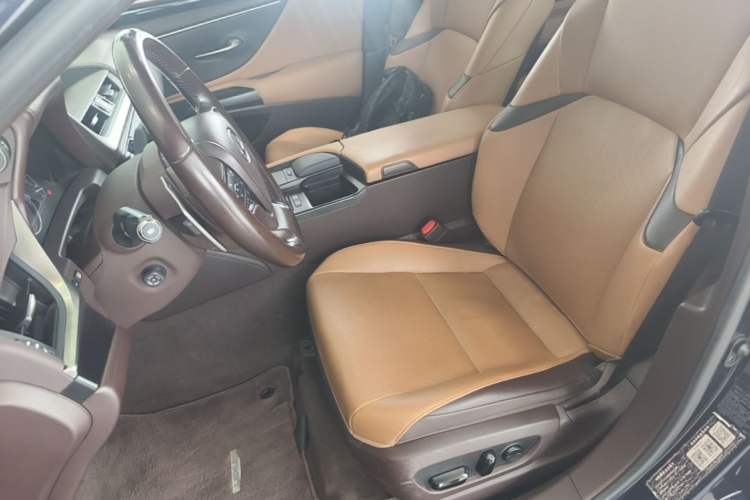 Used Lexus ES 2020 200 Excellence Edition Left Front Seat