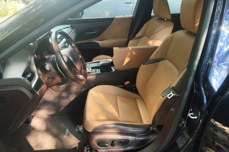 Used Lexus ES 2020 200 Luxury Edition Left Front Seat
