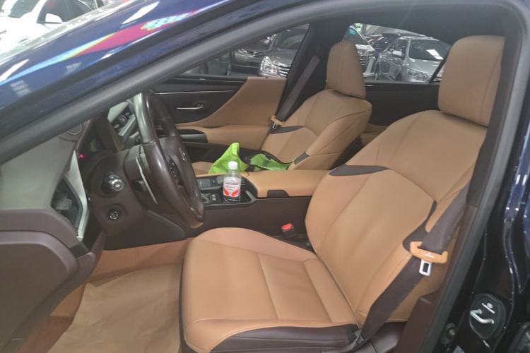 Used Lexus ES 2020 300h Premier Edition Left Front Seat