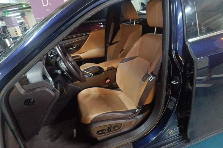 Used Lexus ES 2020 200 Excellence Edition Left Front Seat