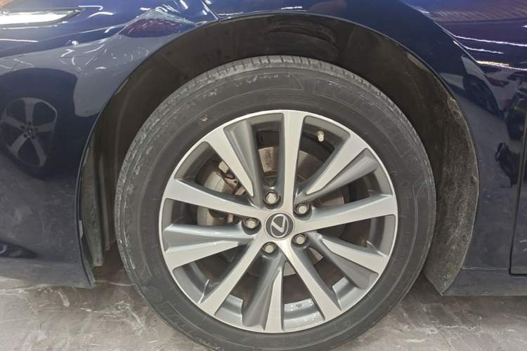 Used Lexus ES 2020 300h Premier Edition Left Front Wheel Hub