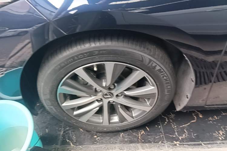 Used Lexus ES 2020 300h Premier Edition Left Front Wheel Hub