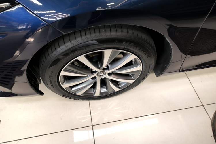 Used Lexus ES 2020 300h Premier Edition Left Front Wheel Hub