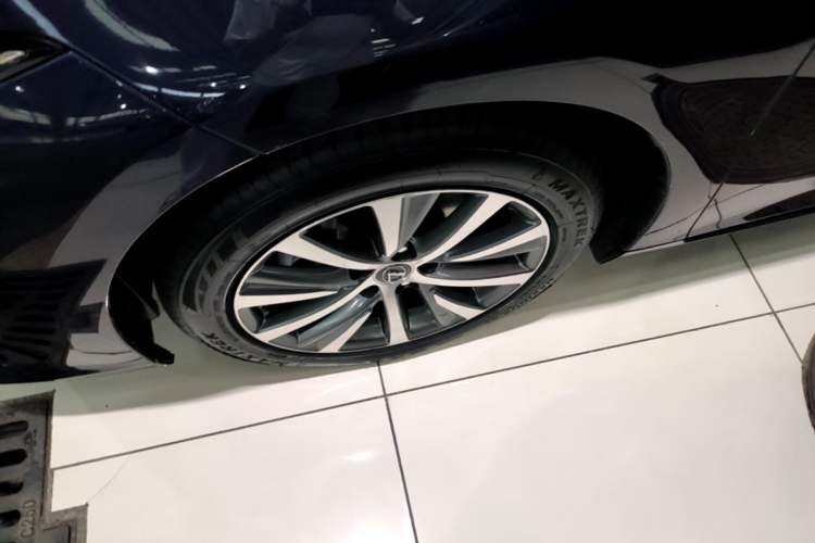Used Lexus ES 2020 300h Premier Edition Left Front Wheel Hub