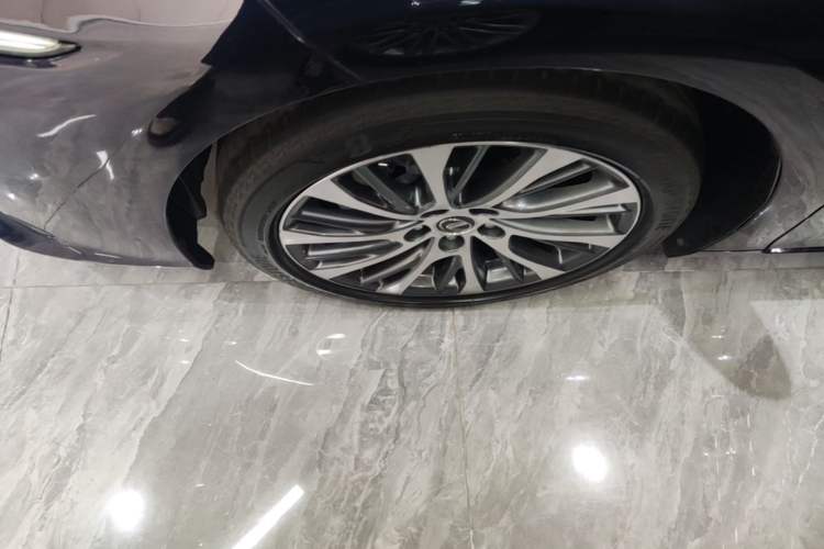 Used Lexus ES 2020 300h Deluxe Edition Left Front Wheel Hub