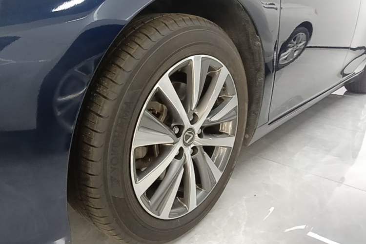 Used Lexus ES 2020 200 Excellence Edition Left Front Wheel Hub